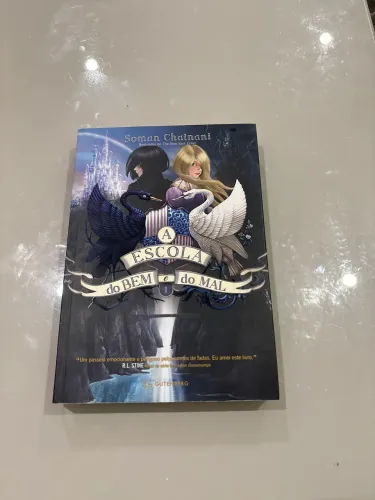 A escola do bem do mal - BOM ESTADO