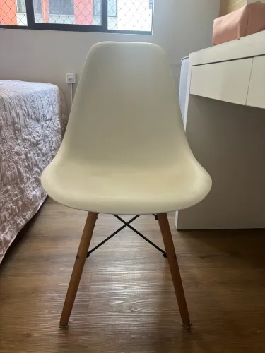 Última oportunidade Cadeira Eames super conservada