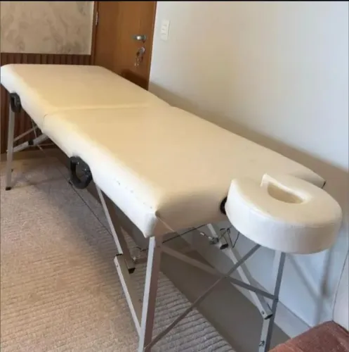 Maca para massagem c suporte de cabeca