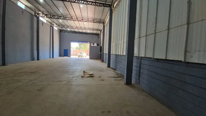 Barracão para locação com 275m2 bairro jd. Petrópolis - Várzea Grande - MT