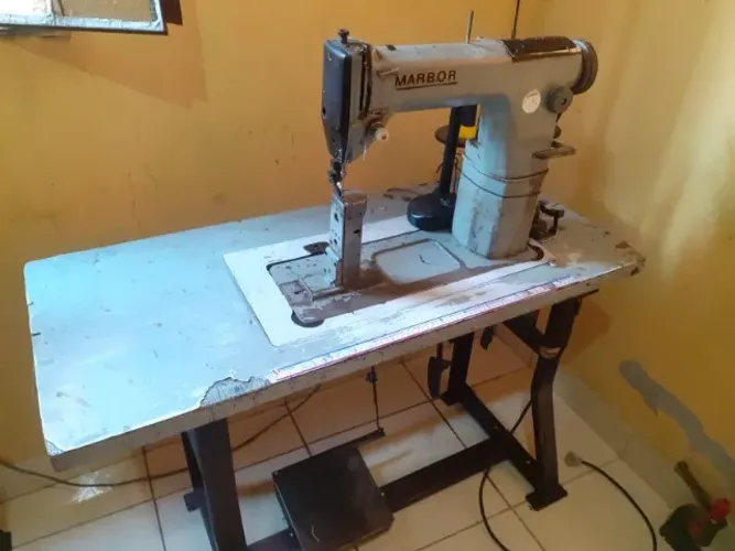 Maquina Industrial de coluna para couro