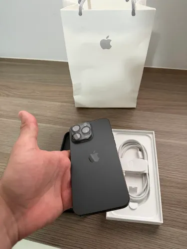 iPhone 15 Pro Max 512GB preto novinho