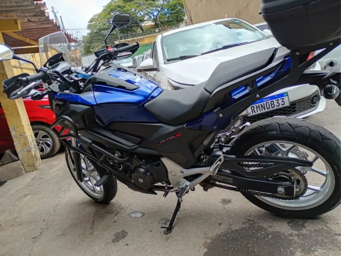 Moto impecável