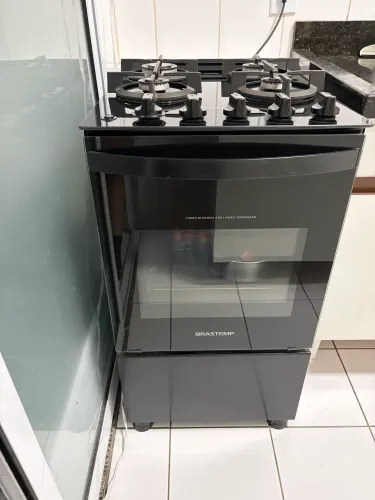 Fogão Brastemp 4 bocas Preto com Mesa de Vidro e Grades Duplas de Ferro Fundido - BFO4VAE
