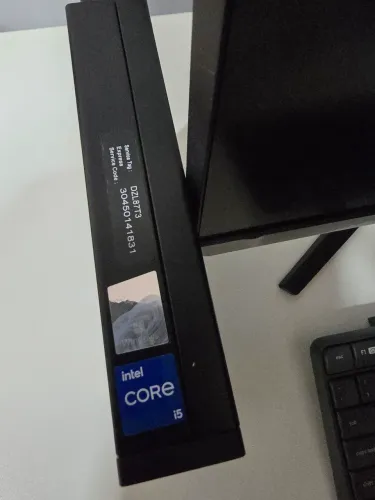 Computador Dell com monitor 27 polegadas.