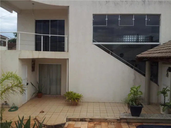 Casa com 1 dormitórios para locação no bairro JARDIM TERRA BRANCA