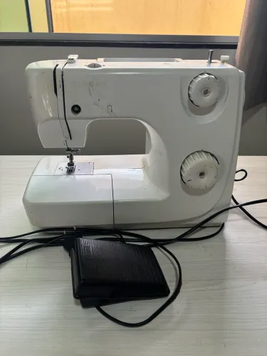 Máquina de Costura Singer 8280 - Boa e Barata
