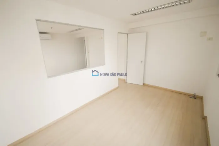 Conjunto Comercial Próximo a estação São Judas