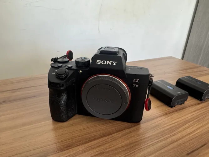 Sony A7 III (A7III) Full Frame + 2 Baterias