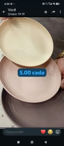 Pratos de plástico 