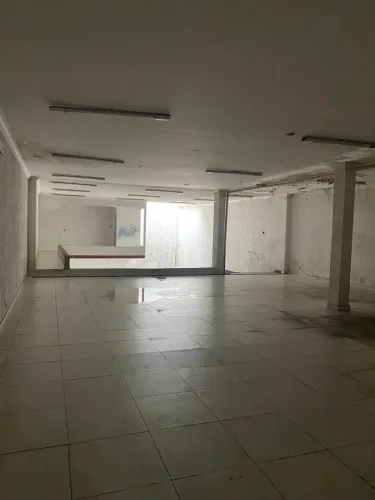 Prédio comercial próximo ao Metrô Belém.