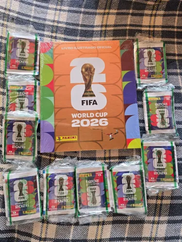 840 figurinhas e álbum dourado lacrados.