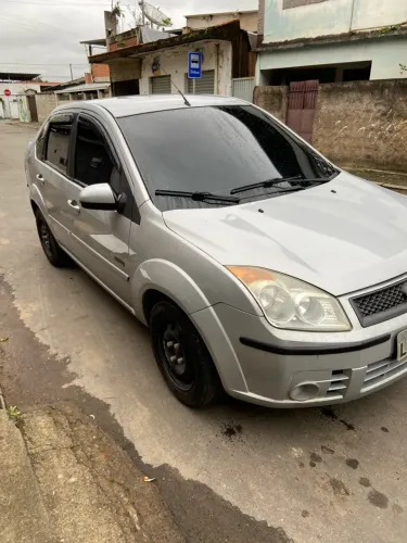 Ford Fiesta Sedan 1.0 8V Flex 4P 2010