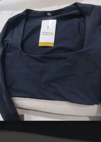 Blusa preta com elastano
