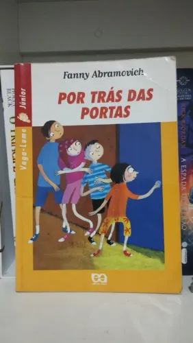 Livro - Por trás das portas