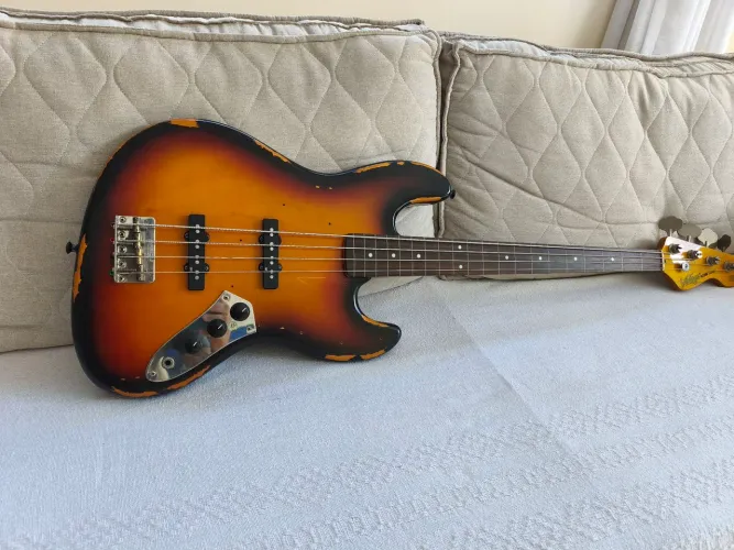 Contra baixo Fretless Vintage Ícon séries V96 