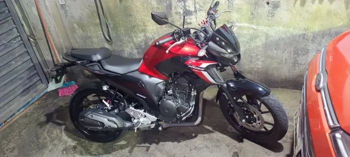 Troco por moto menor ( financiada) 