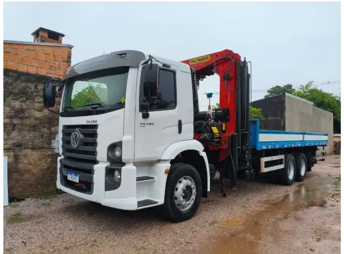 CAMINHÃO VW 24.280 CRM 6x2 COM GUINDAUTO - EXCELENTE ESTADO/ 29.500km