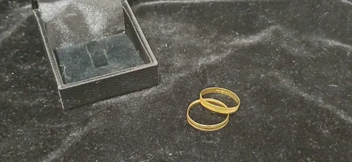 Par de Alianças em Ouro 18K Trabalhadas com Certificado de Garantia <br>