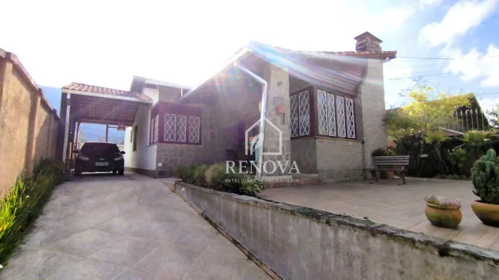2 Casas no Jardim Cascata  4 Quartos, Piscina Aquecida e 3 Vagas | Terreno Linear