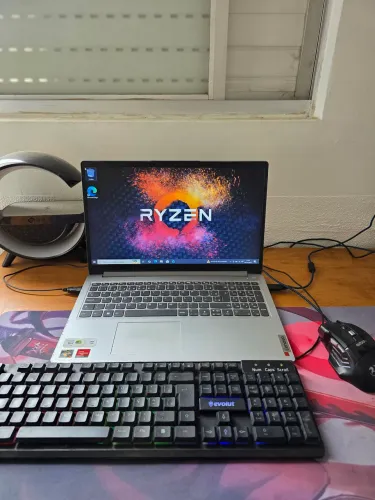 Notebook Gamer Ryzen 5 com teclado e mouse