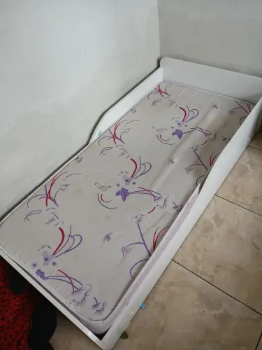 Cama infantil com colchão