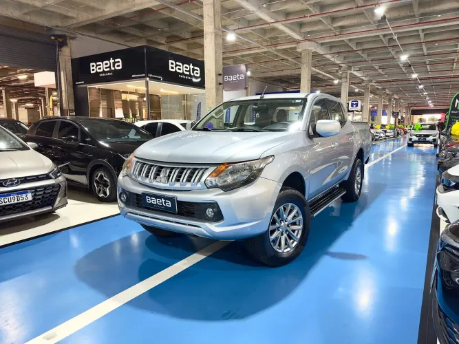Mitsubishi L200 Triton Sport GLX 2.4 CD Diesel Mec. 2020