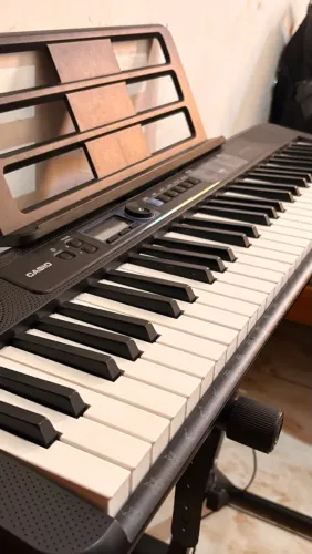 Teclado Casio Casiotone CT-S300 + Pedal Sustain MX-02LT - Apenas 5 Meses de Uso
