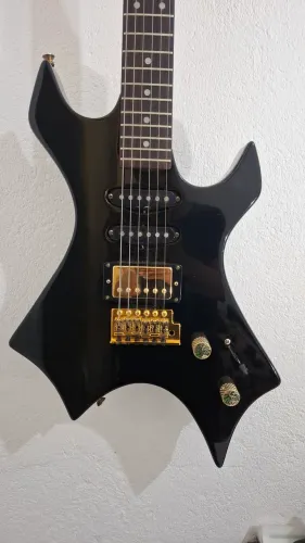 Guitarra Golden Warlock