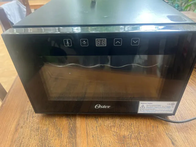 Adega Oster 8 garrafas 