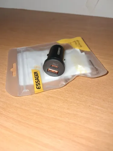Carregador de Celular para Carro (Com Detalhe)