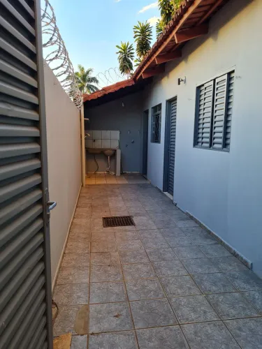 Alugo casa 2/4 jardim América