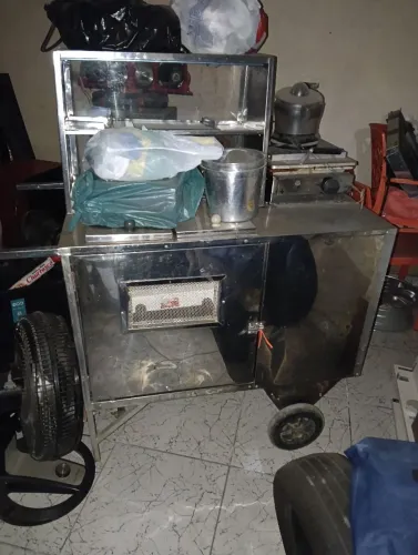Vendo esse carrinho de lanche com completo