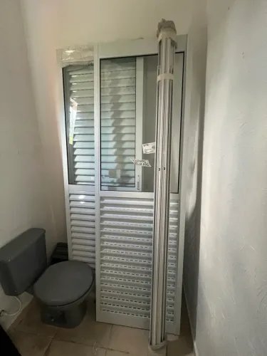 Porta 3 folhas veneziana e vidro nova