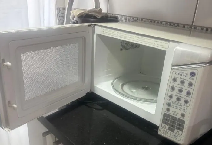 Lote de móveis e microondas usados- retirar no local