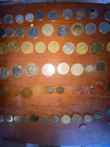 ? COLEÇÃO DE MOEDAS DE VÁRIOS PAÍSES ?