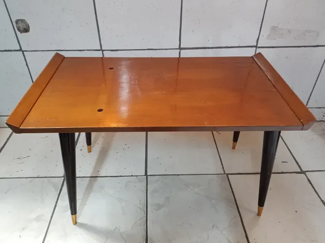 Mesa de Centro Antiga com Pé Palito