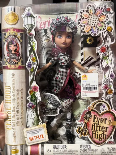 Boneca ever after high colecionador na caixa Cerise Hood