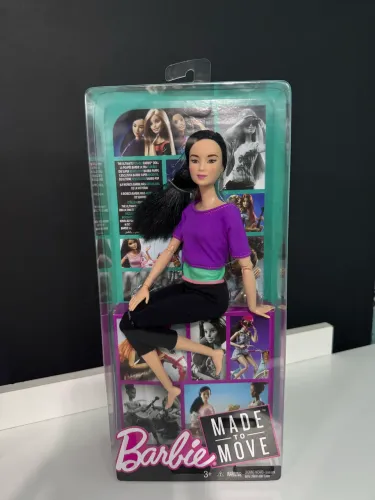 Barbie Made to move - Asiática Rara