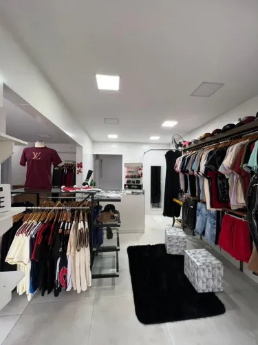 Passo ponto, ou vendo as coisas todas da loja de roupa
