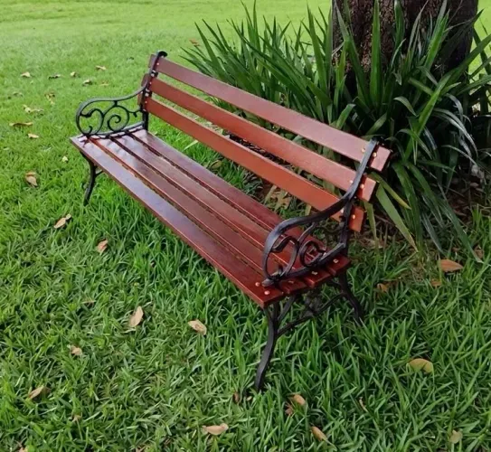 Banco de jardim estilo praça 
