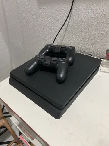 Ps4 slim 500gb + 2 controles + 1 jogo original