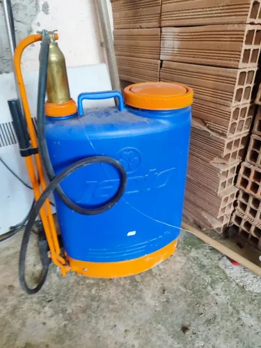 Bomba de bater veneno