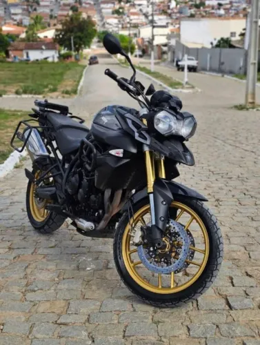 TRIUMPH TIGER 800 XC, COM ACESSÓRIOS, MANUAL CHAVE RESERVA. 