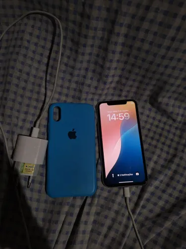 Vendo iPhone xr + 1 capa + 2 carregador