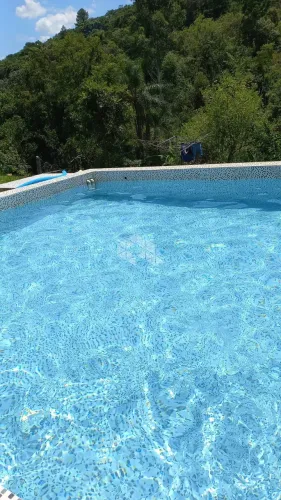 Linda chácara com casa e piscina na cidade de Feliz