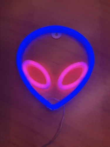 Luminária neon LED em formato de alienígena, azul e rosa