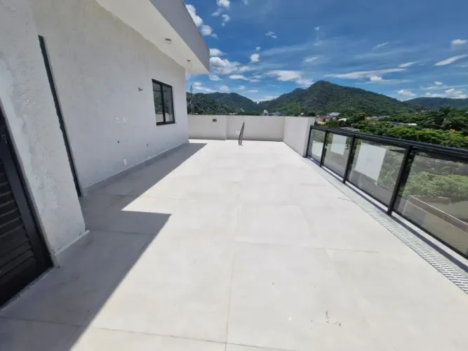 Cobertura linear para venda com 3 quartos em Piratininga - Niterói - RJ