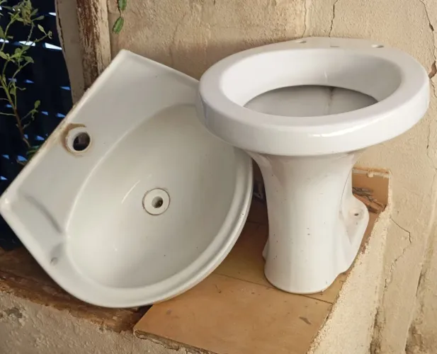 Vendo Lavatório e Sanitário