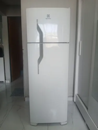 Geladeira Electrolux 260L